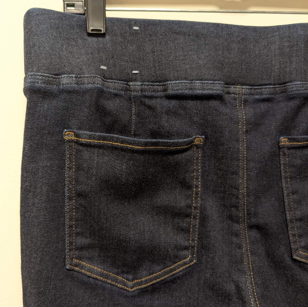 Talbots Flare Leg Pull-On Travel Jeans Oxford Wash - Picture 9 of 13
